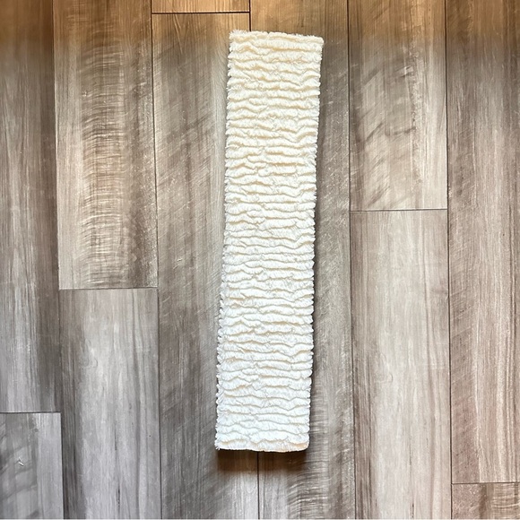 Betsey Johnson White Faux Fur Scarf Wrap OSFA Soft Plush Winter Accessory - Picture 2 of 6